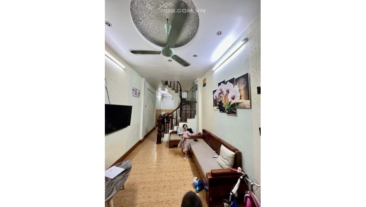 Bán nhà Tam Trinh 36 m2, chỉ nhỉnh 3 tỷ, nói không với quy hoạch. LH: 0947865456